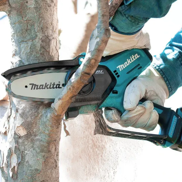 Акумулаторна безчеткова кастрачка Makita UC100DZ/ 12V