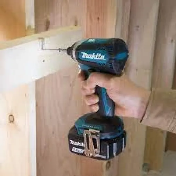Акумулаторен комплект машини Makita DLX4155TX1/ 18V/ 2x5Ah
