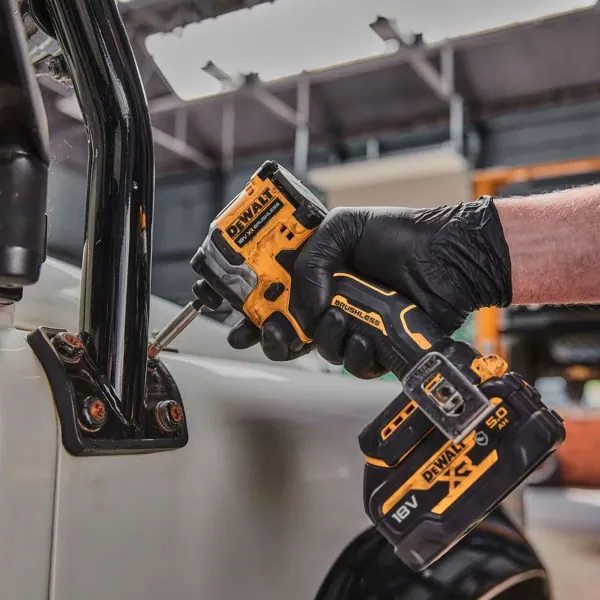 Акумулаторен ударен винтоверт DeWALT DCF850E2T/ 18V/ 2x1.7Ah