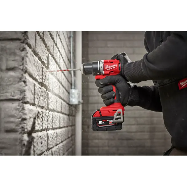 Акумулаторна ударна бормашина Milwaukee M18 BLPDRC-502C/ 18V/ 2x5Ah