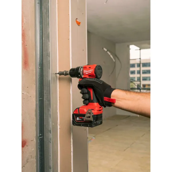 Акумулаторна ударна бормашина Milwaukee M18 BLPDRC-502C/ 18V/ 2x5Ah