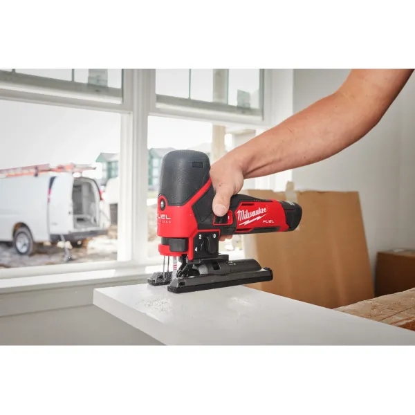 Акумулаторен прободен трион MIlwaukee M12 FJS-422X/ 12V/ 2Ah/ 4Ah