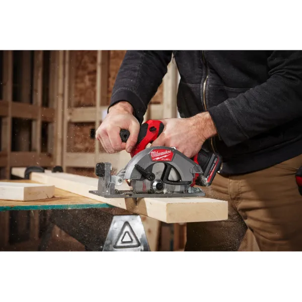 Акумулаторен ръчен циркуляр MIlwaukee M12 FCS442-502X/ 12V/ 2x5Ah