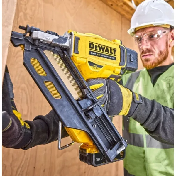 Акумулаторен такер Dewalt DCN930N/ 18V