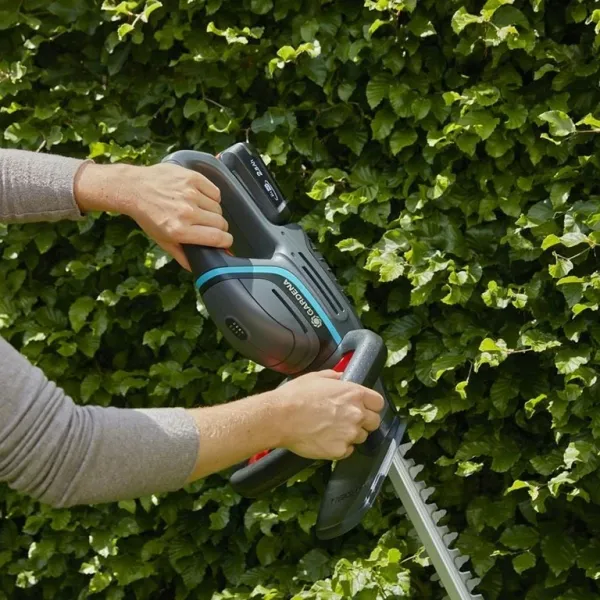 ПРОМО ПАКЕТ! Акумулаторен храсторез ComfortCut 50/18V P4A + подарък зарядно и батерия GARDENA