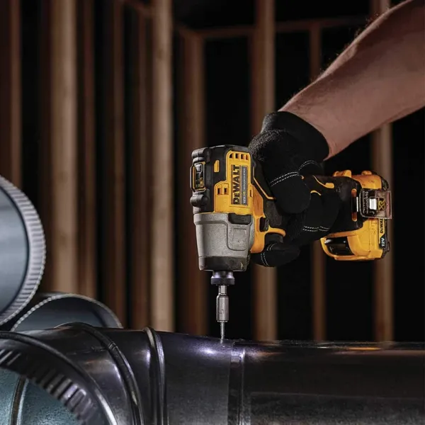 Бормашина винтоверт DeWALT акумулаторна безчеткова ударна 12 V, 2 Ah, 163 Nm, DCF801D2