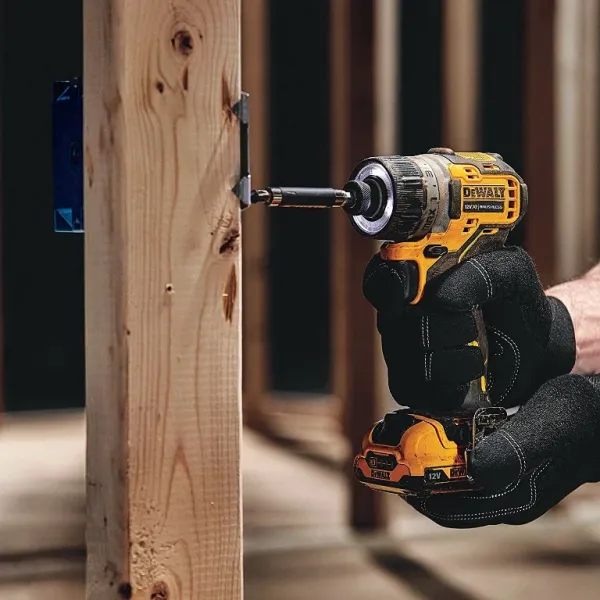 Винтоверт DeWALT акумулаторен 12 V, 2 Ah, 8 Nm, DCF601D2