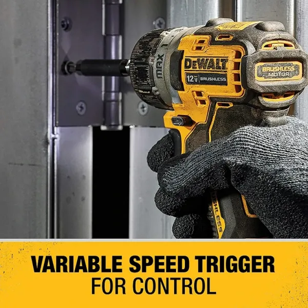 Винтоверт DeWALT акумулаторен 12 V, 2 Ah, 8 Nm, DCF601D2